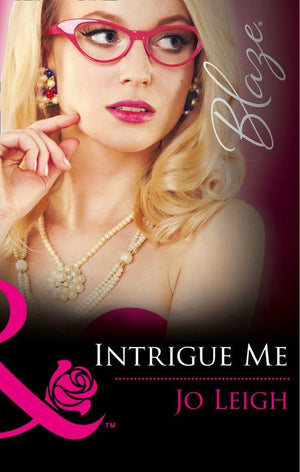 It&#39;s Trading Men! - Intrigue Me (Mills &amp; Boon Blaze) (It&#39;s Trading Men!, Book 6): First edition