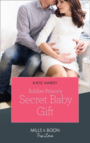 A Crown by Christmas - Soldier Prince&#39;s Secret Baby Gift (Mills &amp; Boon True Love) (A Crown by Christmas, Book 2)